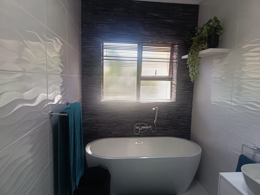 4 Bedroom Property for Sale in Hillcrest Northern Cape